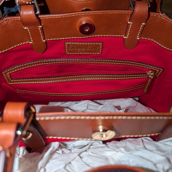 Purse,pants & face merchandise - Picture 7 of 16